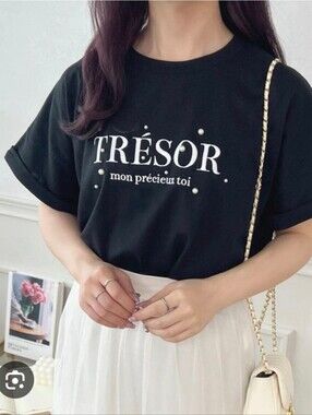 GRL  Evelyn sister brand Tresor french short sleeve t shirt with pearl detail